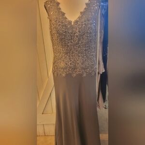Elegant Gray Lace Evening Dress